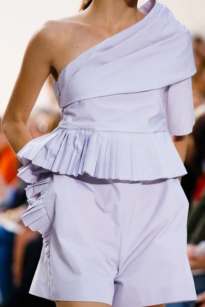 Look 32